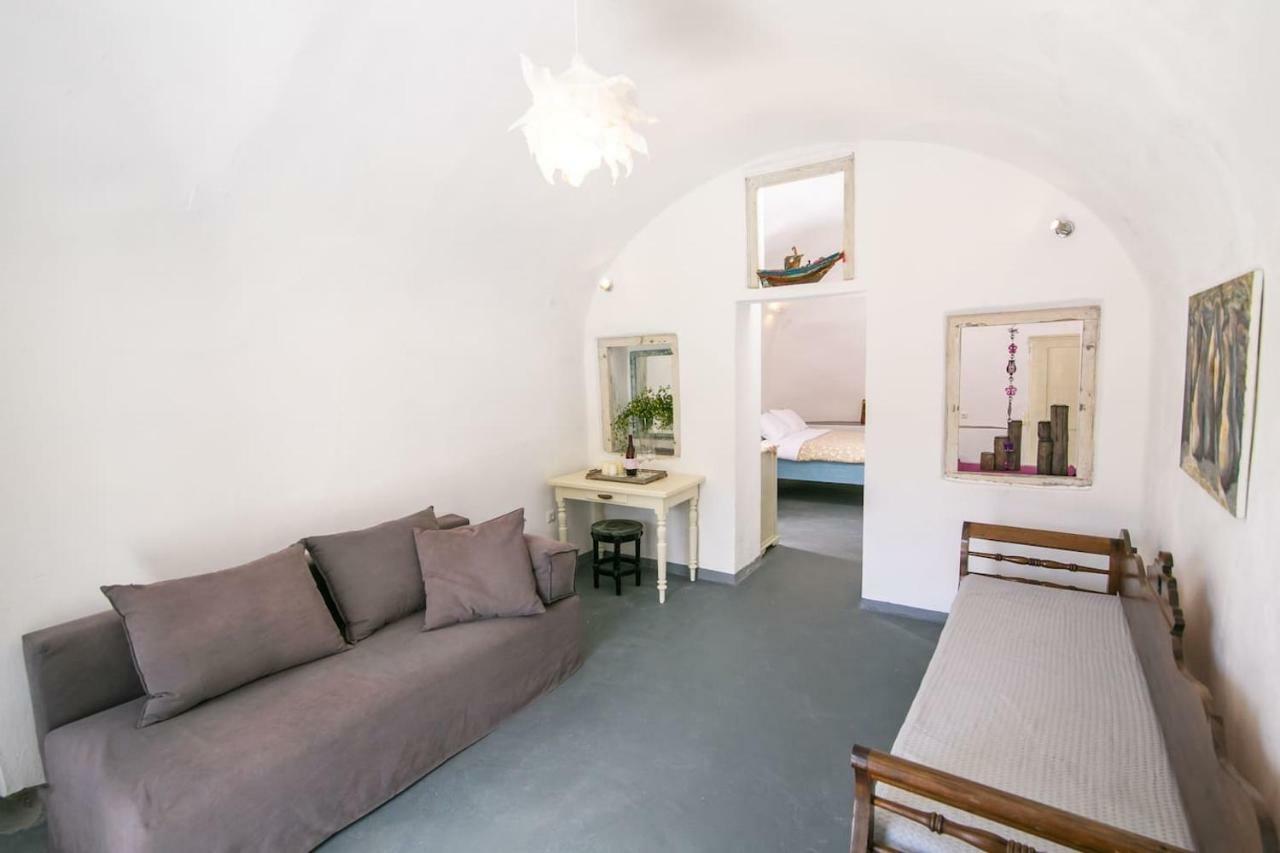 Agrilia Secluded Cave House Villa Тирасия Екстериор снимка