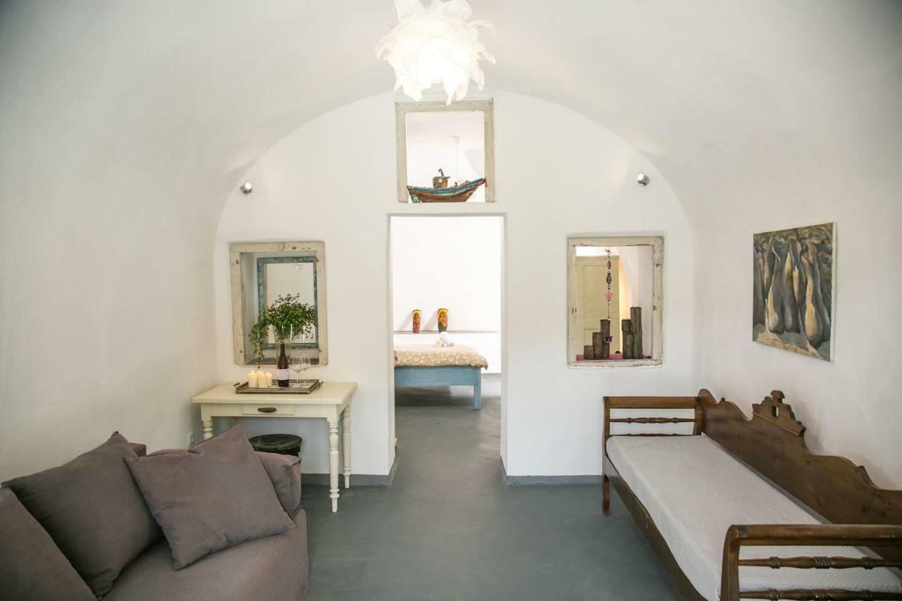 Agrilia Secluded Cave House Villa Тирасия Екстериор снимка