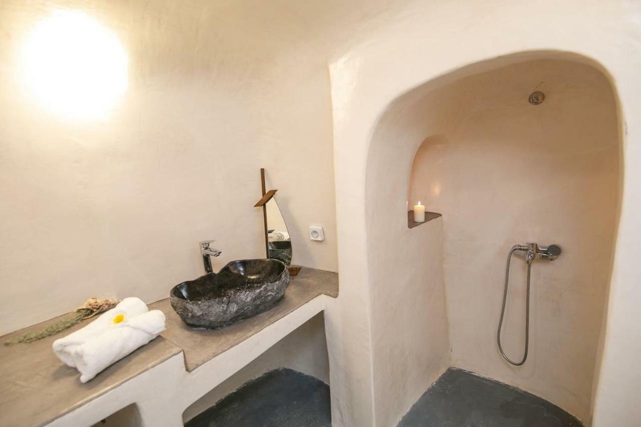 Agrilia Secluded Cave House Villa Тирасия Екстериор снимка