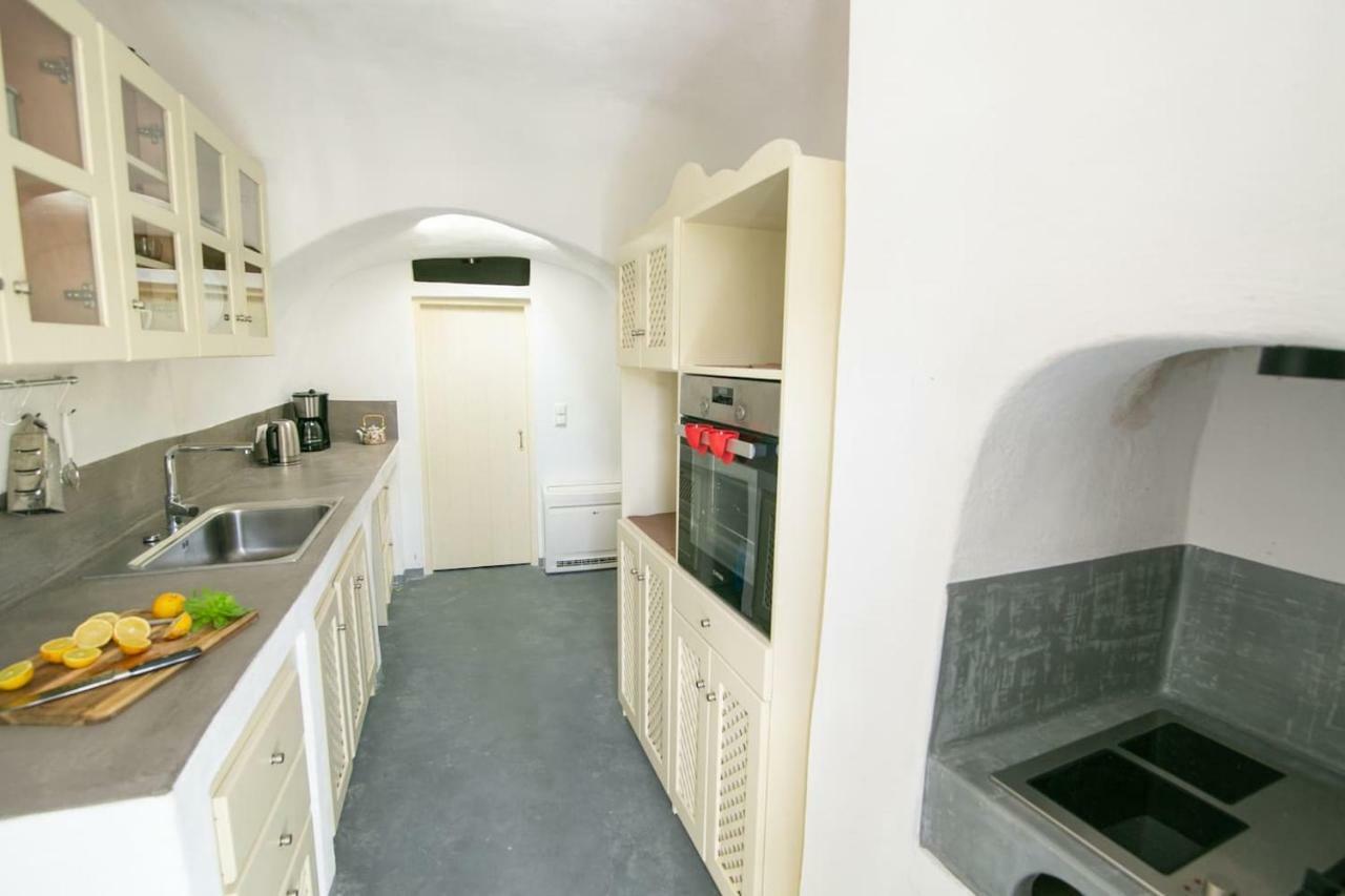 Agrilia Secluded Cave House Villa Тирасия Екстериор снимка