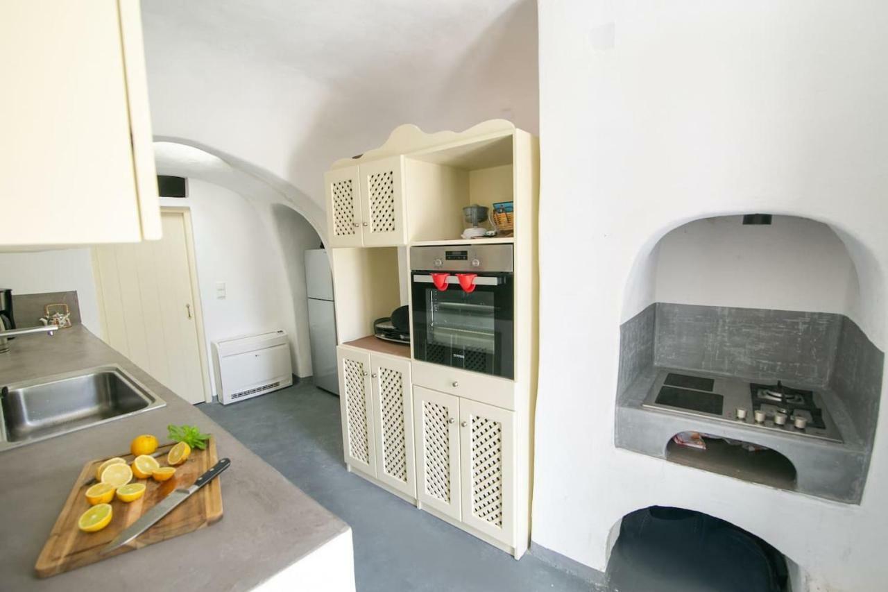 Agrilia Secluded Cave House Villa Тирасия Екстериор снимка