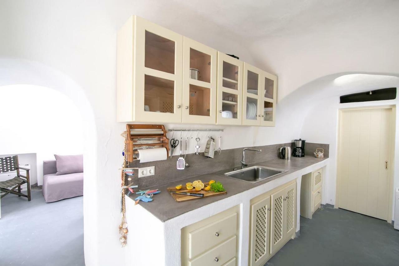 Agrilia Secluded Cave House Villa Тирасия Екстериор снимка