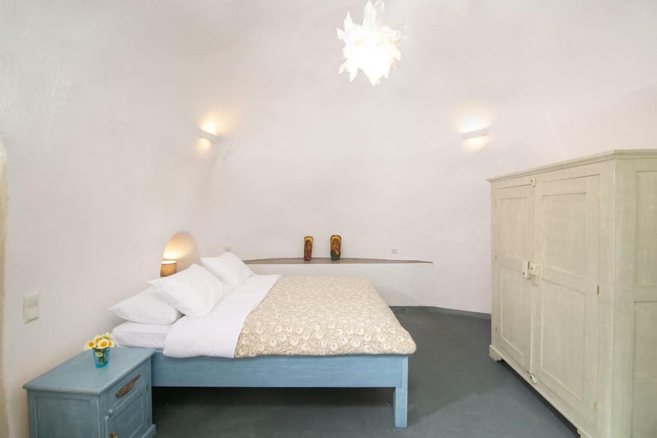 Agrilia Secluded Cave House Villa Тирасия Екстериор снимка