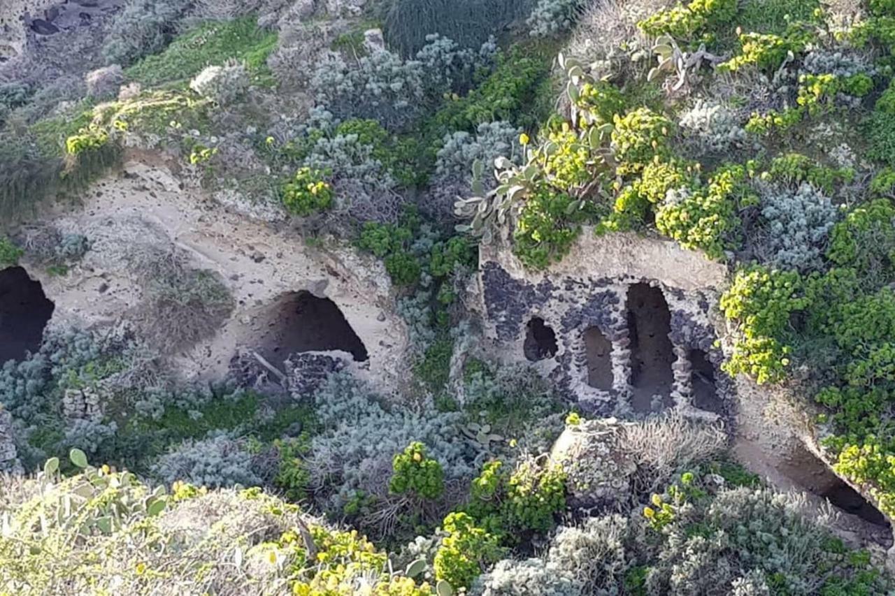 Agrilia Secluded Cave House Villa Тирасия Екстериор снимка