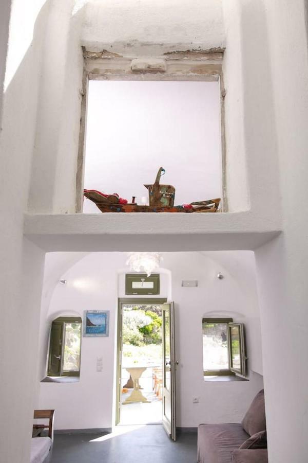 Agrilia Secluded Cave House Villa Тирасия Екстериор снимка